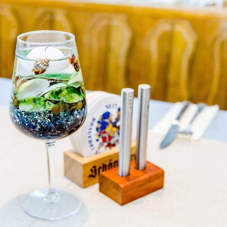 Taverna Unik Saaldorf Exteriör bild