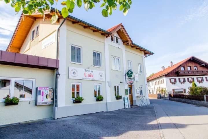 Taverna Unik Saaldorf Exteriör bild