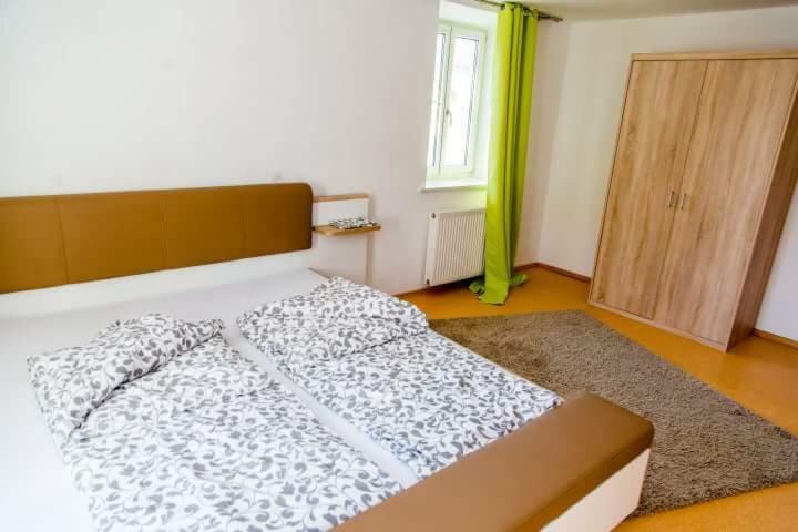 Taverna Unik Saaldorf Exteriör bild